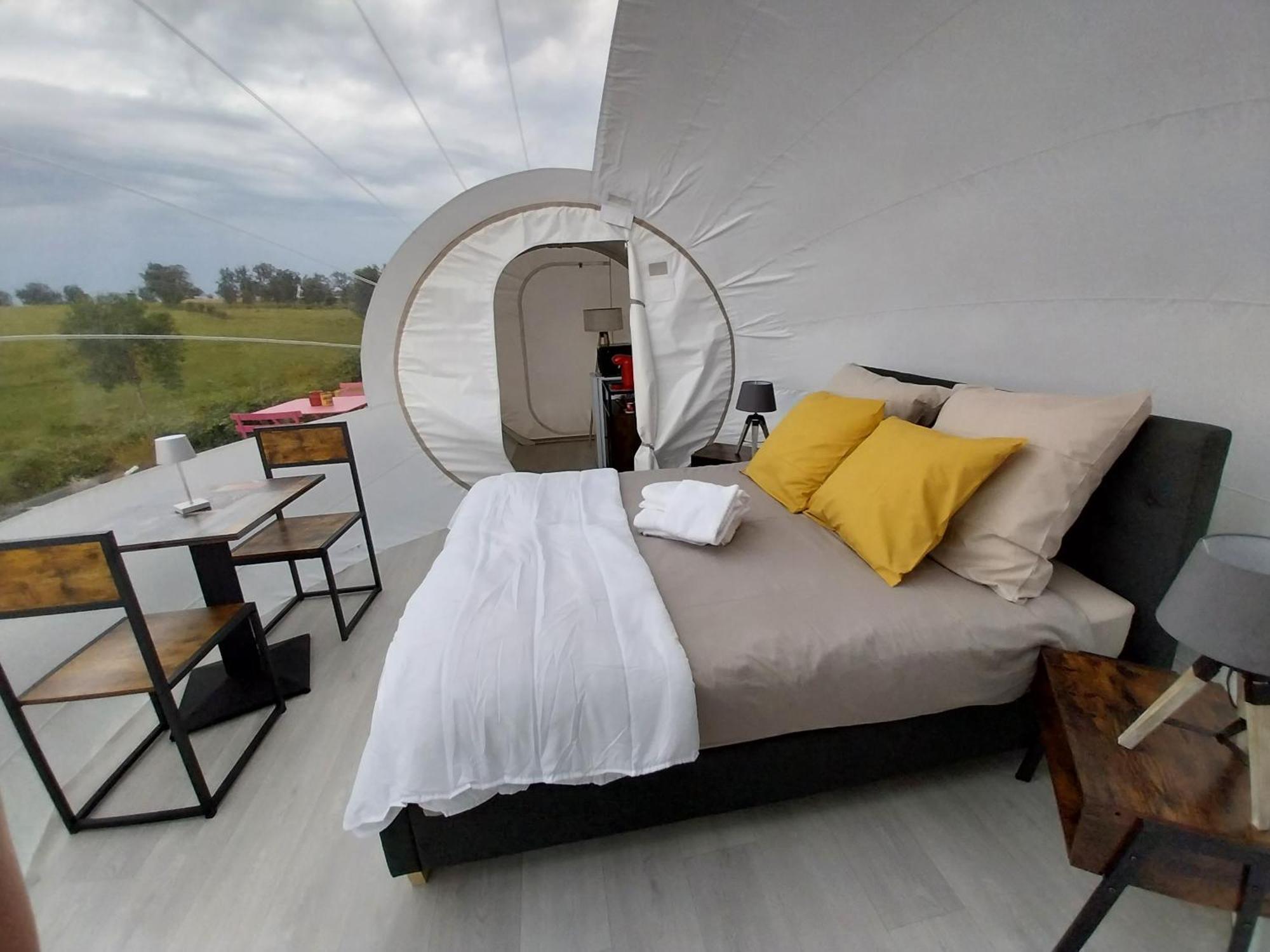 La Bubble Hotell La Salvetat-Peyrales Exteriör bild